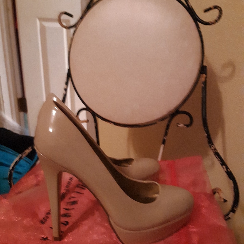Shoes - Picture 4 of 4